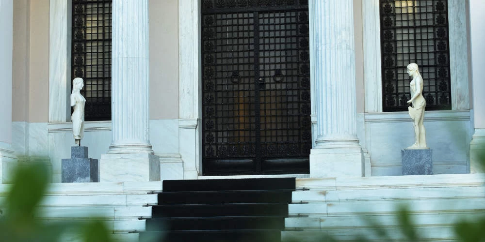 «Πόλεμος» Μαξίμου με ΣΚΑΪ με αφορμή ρεπορτάζ για τις πυρκαγιές στο Μάτι